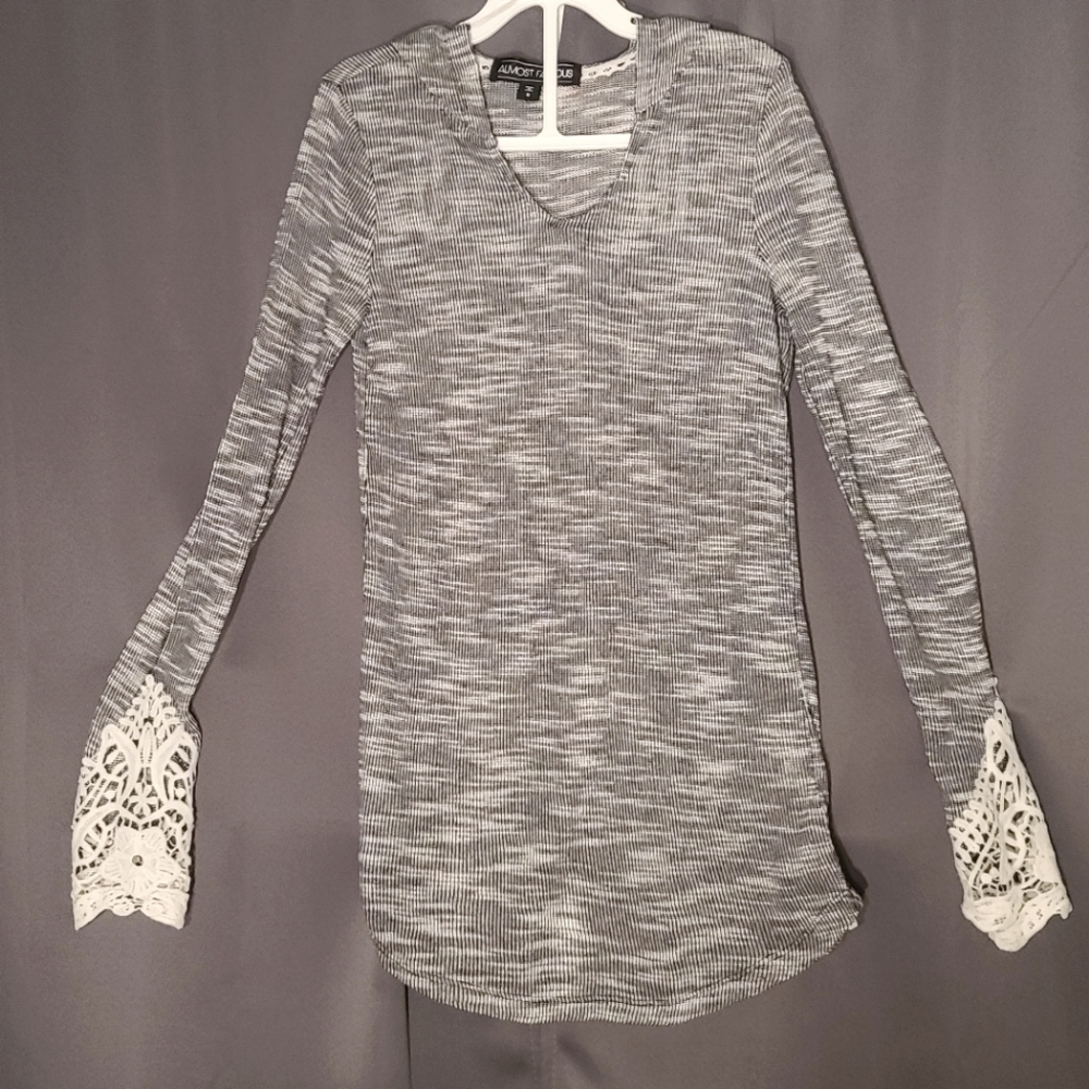 Hooded Super Soft Top Size Small NWOT